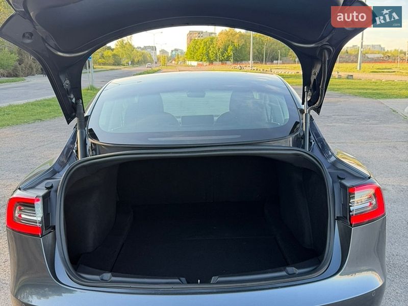 Седан Tesla Model 3 2022 в Львові
