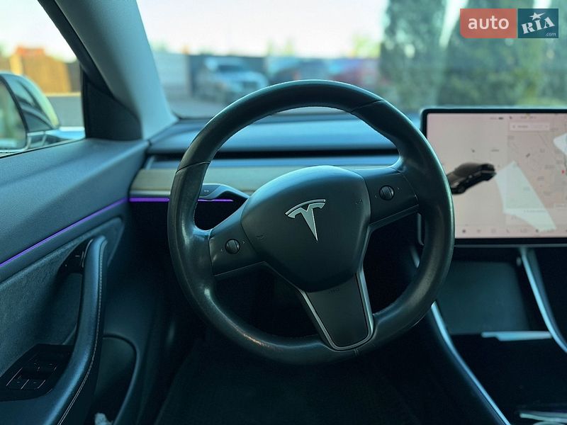 Седан Tesla Model 3 2019 в Стрые