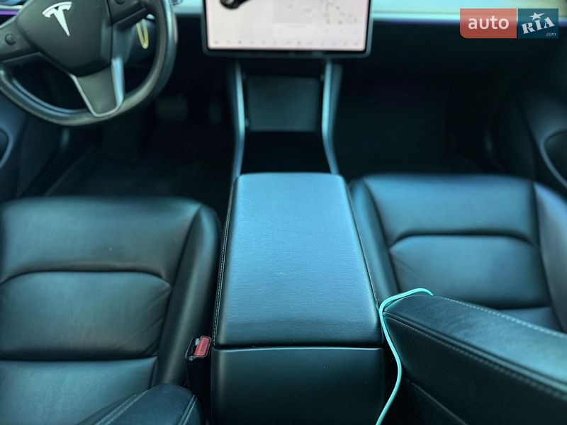 Седан Tesla Model 3 2019 в Стрые