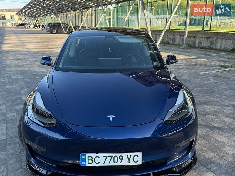Седан Tesla Model 3 2021 в Львові