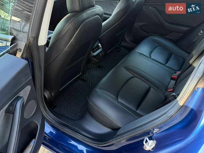 Седан Tesla Model 3 2021 в Львові