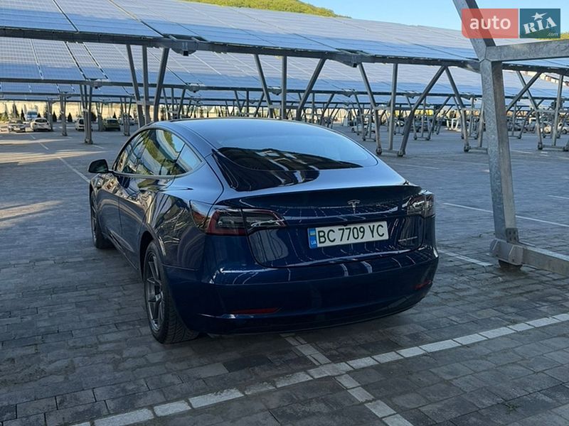 Седан Tesla Model 3 2021 в Львові