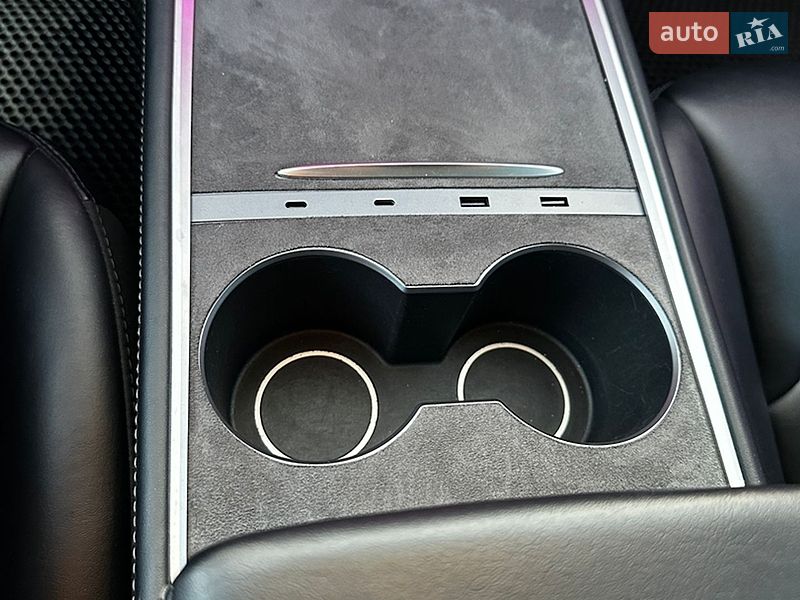 Седан Tesla Model 3 2022 в Дніпрі