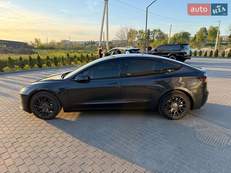 Седан Tesla Model 3 2024 в Золочеве
