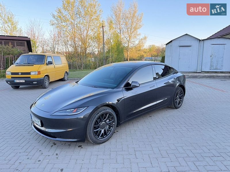 Седан Tesla Model 3 2024 в Золочеве