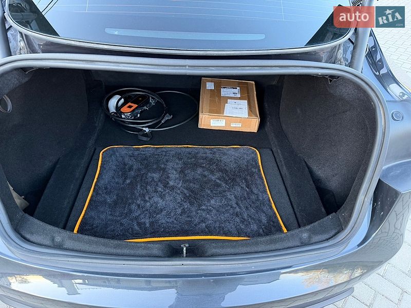 Седан Tesla Model 3 2024 в Золочеве