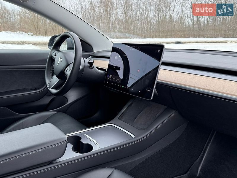 Седан Tesla Model 3 2021 в Львове