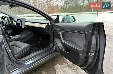 Седан Tesla Model 3 2021 в Львове