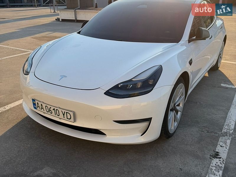 Седан Tesla Model 3 2021 в Киеве