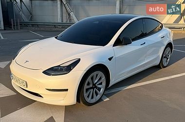 Седан Tesla Model 3 2021 в Киеве