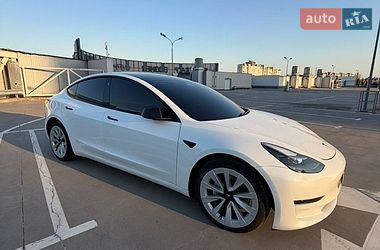 Седан Tesla Model 3 2021 в Киеве