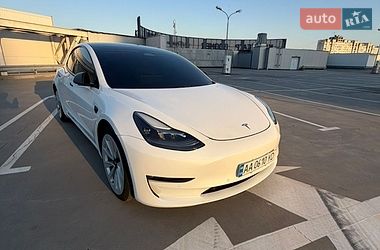 Седан Tesla Model 3 2021 в Киеве