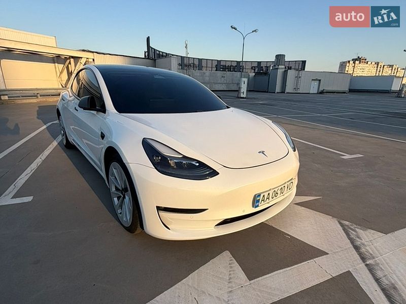 Седан Tesla Model 3 2021 в Киеве