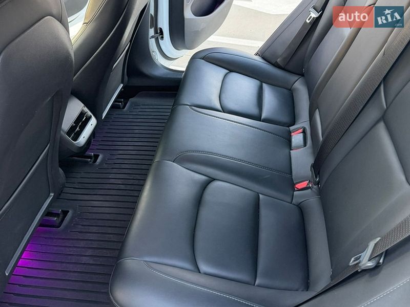 Седан Tesla Model 3 2021 в Киеве