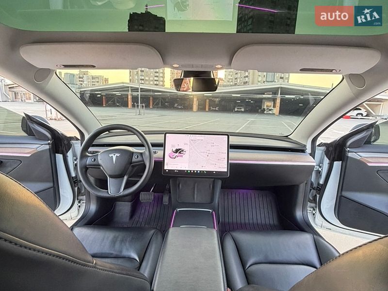 Седан Tesla Model 3 2021 в Киеве