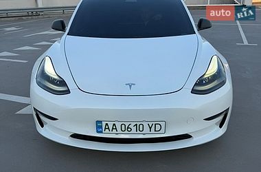 Седан Tesla Model 3 2021 в Киеве