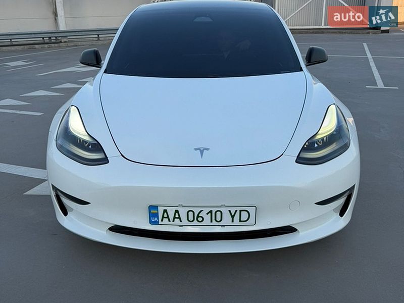 Седан Tesla Model 3 2021 в Киеве