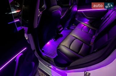 Седан Tesla Model 3 2021 в Киеве