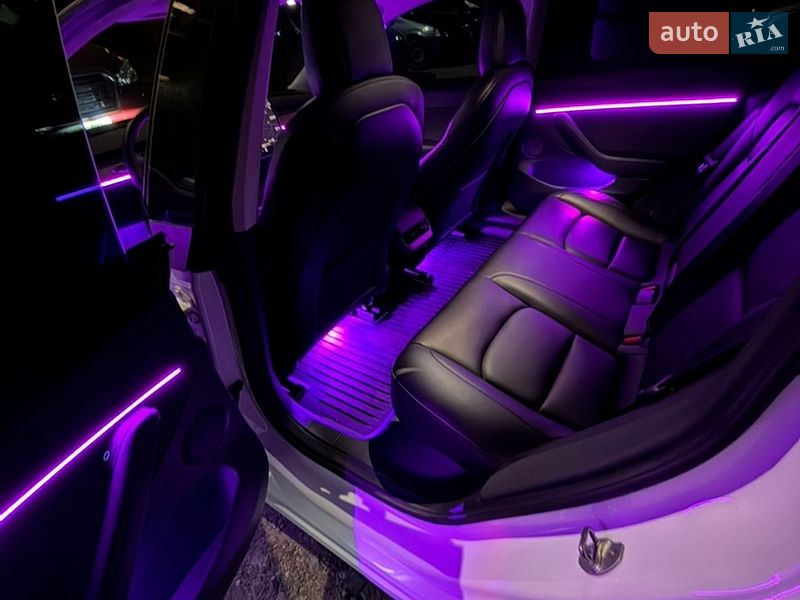 Седан Tesla Model 3 2021 в Киеве