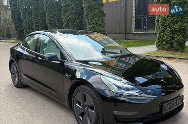 Седан Tesla Model 3 2023 в Ровно