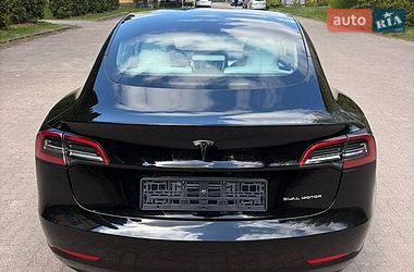 Седан Tesla Model 3 2023 в Ровно
