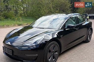 Седан Tesla Model 3 2023 в Ровно