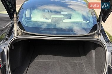 Седан Tesla Model 3 2023 в Ровно