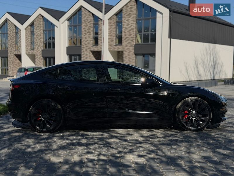 Седан Tesla Model 3 2022 в Тернополі