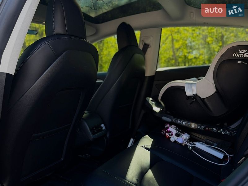 Седан Tesla Model 3 2022 в Тернополі