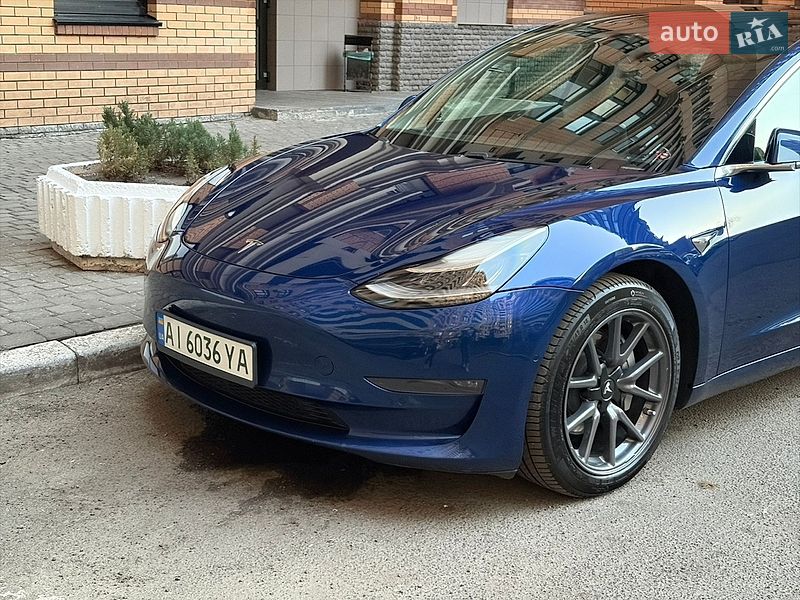 Седан Tesla Model 3 2019 в Киеве