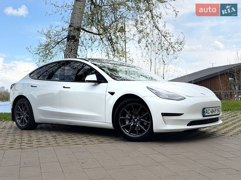 Седан Tesla Model 3 2020 в Киеве