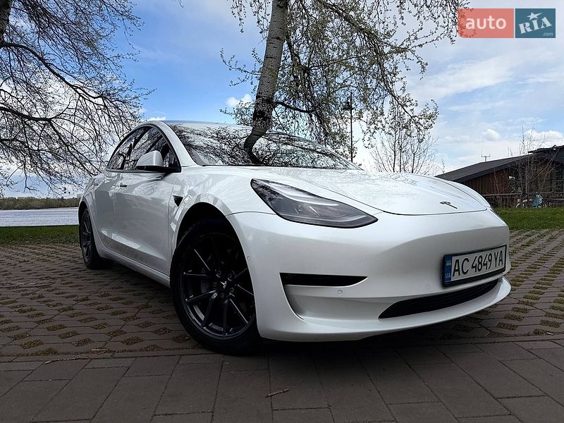 Седан Tesla Model 3 2020 в Киеве