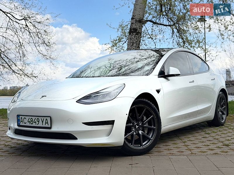 Седан Tesla Model 3 2020 в Киеве