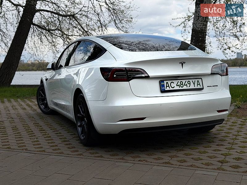 Седан Tesla Model 3 2020 в Киеве