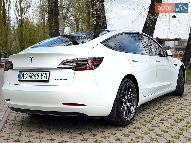 Седан Tesla Model 3 2020 в Киеве