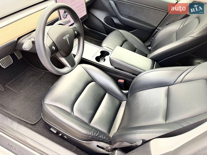 Седан Tesla Model 3 2020 в Киеве