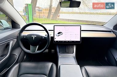 Седан Tesla Model 3 2020 в Киеве