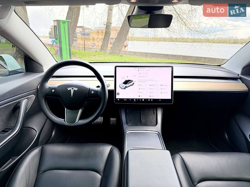 Седан Tesla Model 3 2020 в Киеве