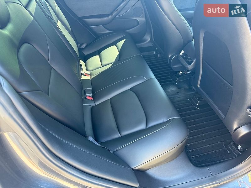 Седан Tesla Model 3 2022 в Киеве