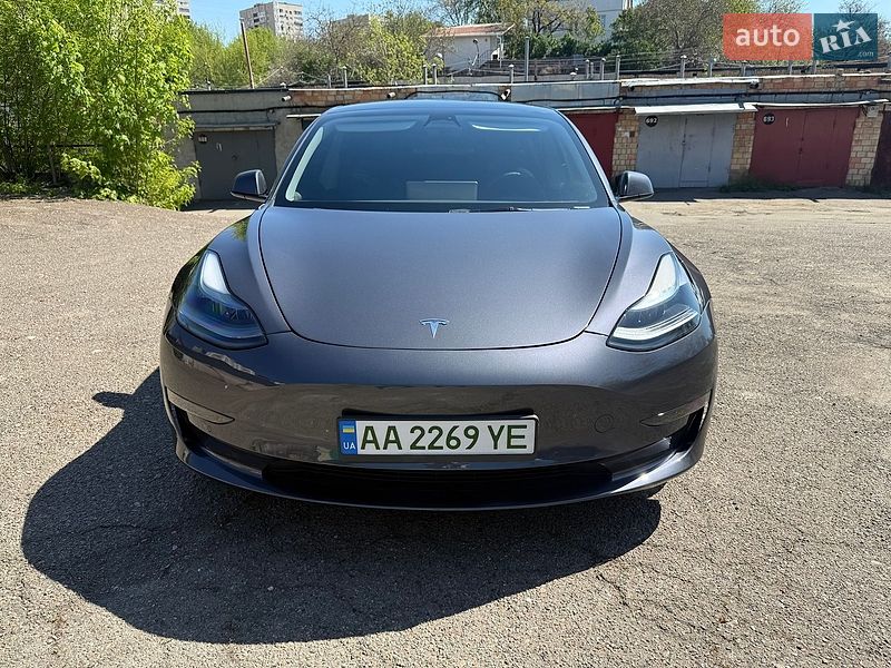 Седан Tesla Model 3 2022 в Киеве