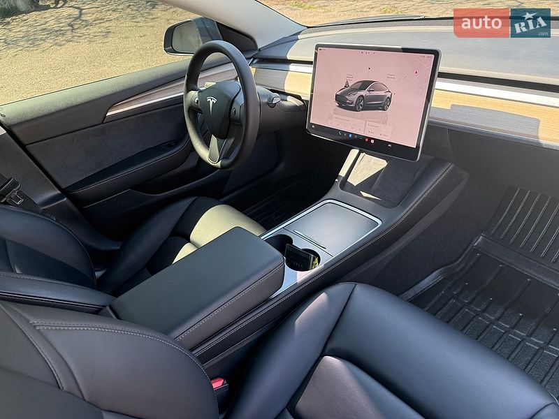Седан Tesla Model 3 2022 в Киеве