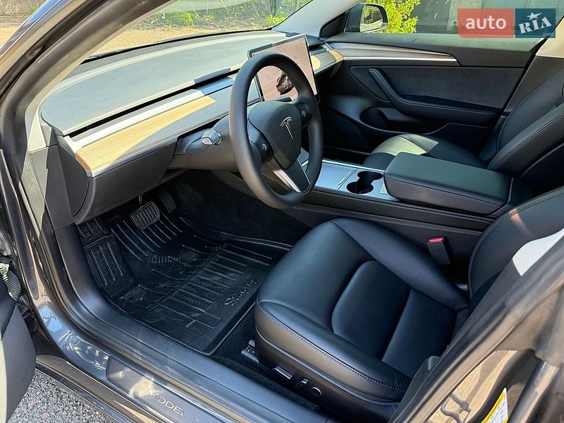 Седан Tesla Model 3 2022 в Киеве