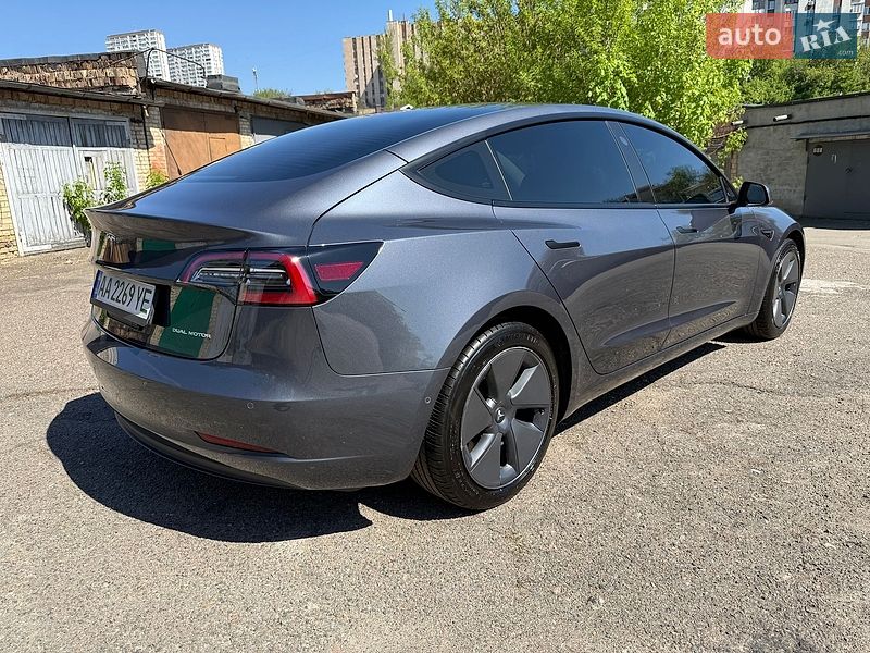 Седан Tesla Model 3 2022 в Киеве