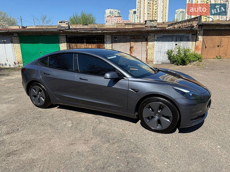 Седан Tesla Model 3 2022 в Киеве