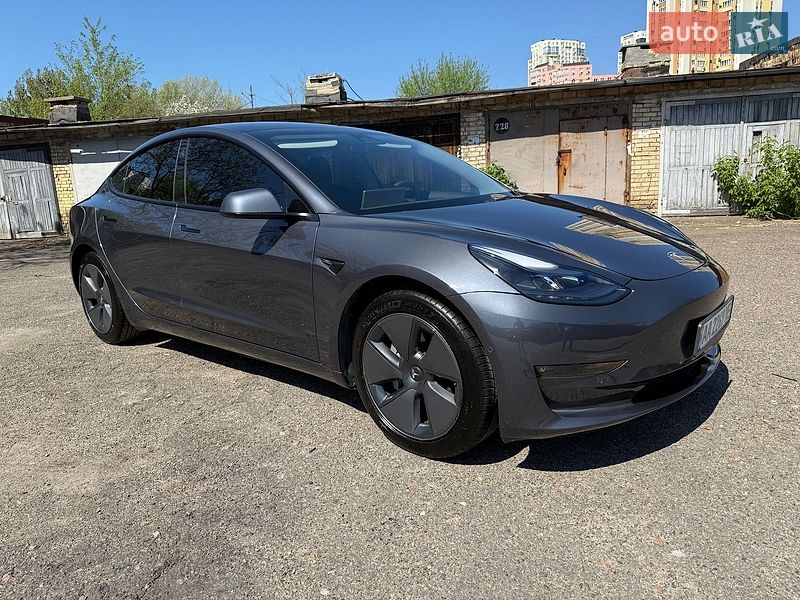 Седан Tesla Model 3 2022 в Киеве
