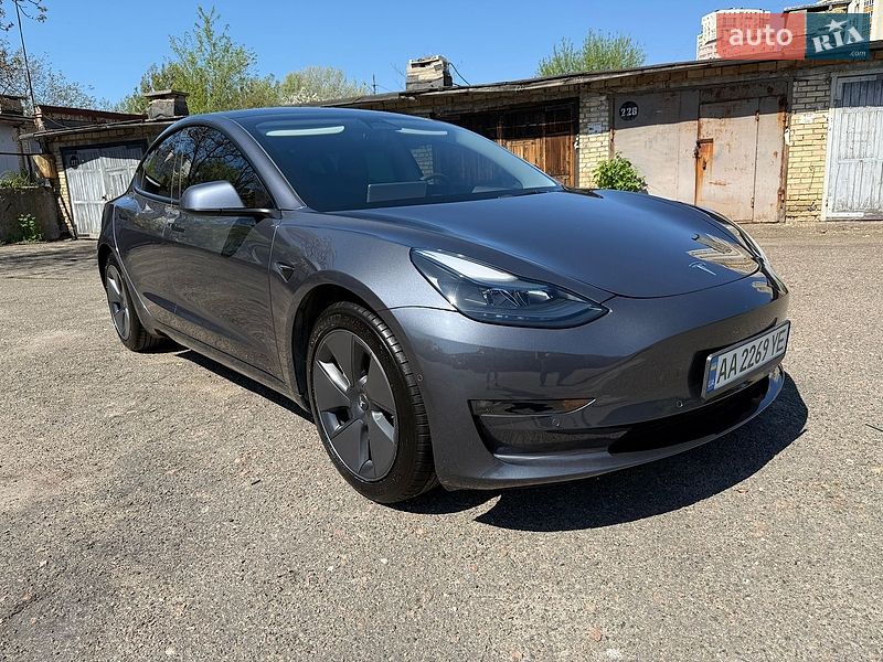Седан Tesla Model 3 2022 в Киеве