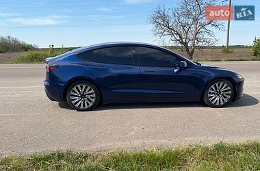 Седан Tesla Model 3 2024 в Ужгороде