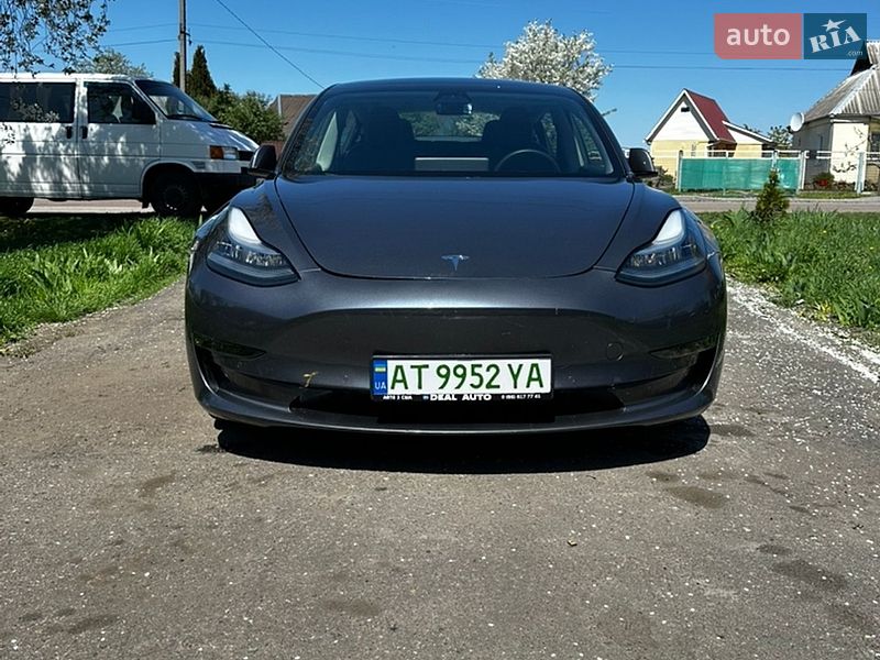 Седан Tesla Model 3 2020 в Киеве