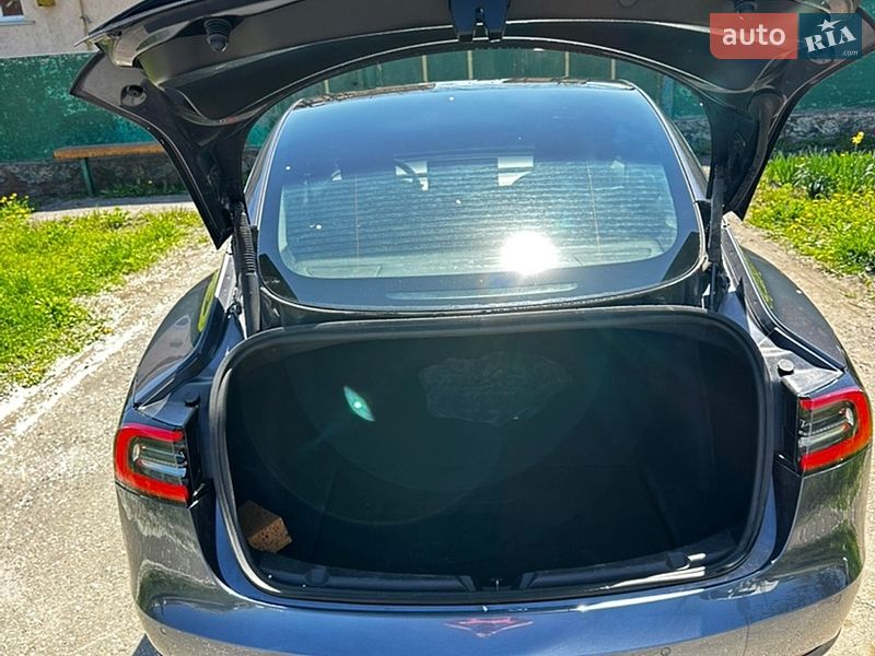 Седан Tesla Model 3 2020 в Киеве