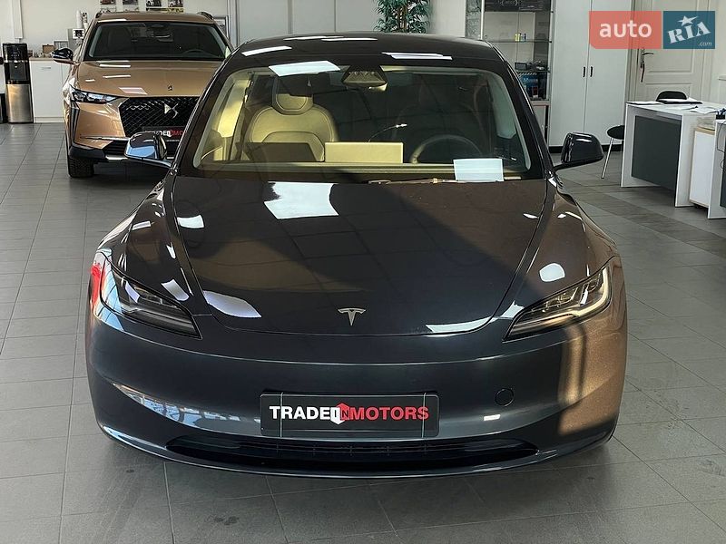 Седан Tesla Model 3 2024 в Киеве